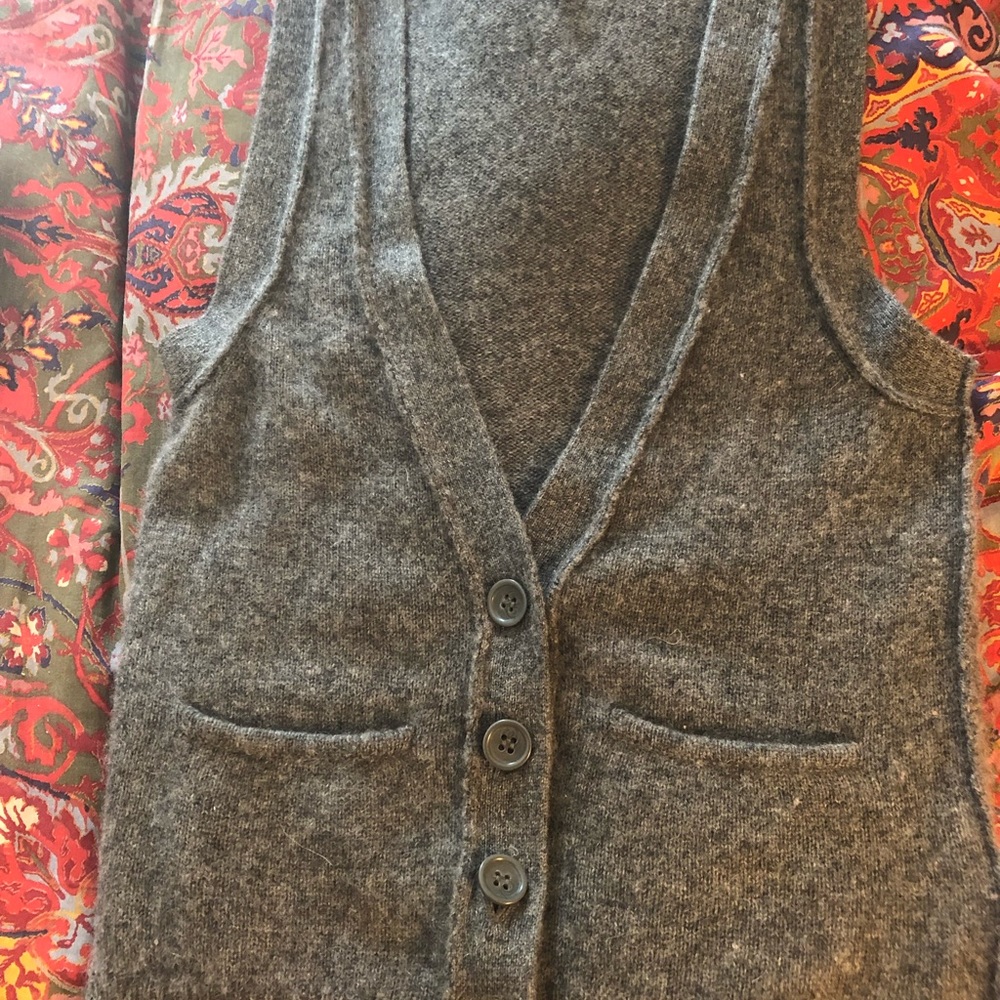 Grey cashmere vest